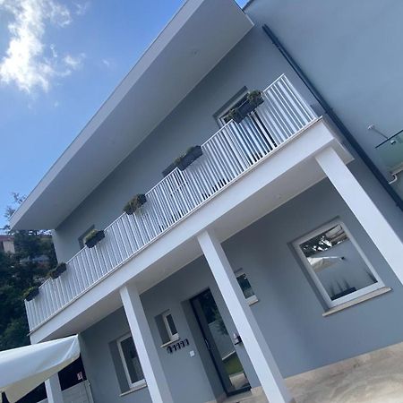 Grey House Guest House Luxury Латина Экстерьер фото
